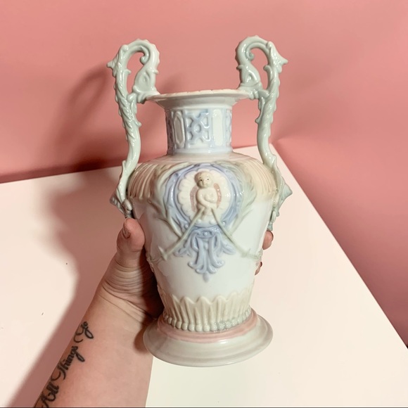 Vintage pastel angel vase - Picture 3 of 4